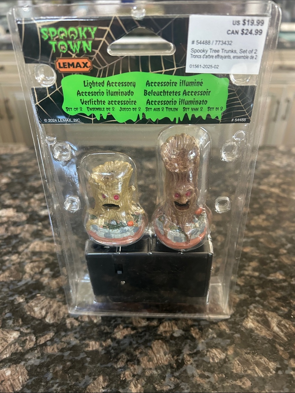 LEMAX SPOOKY TOWN LIGHTED TREE TRUNKS SET OF 2 NWT